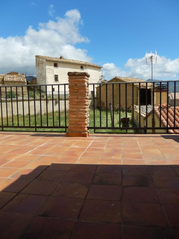 Casa Lugare Guest House Ayerbe Bagian luar foto